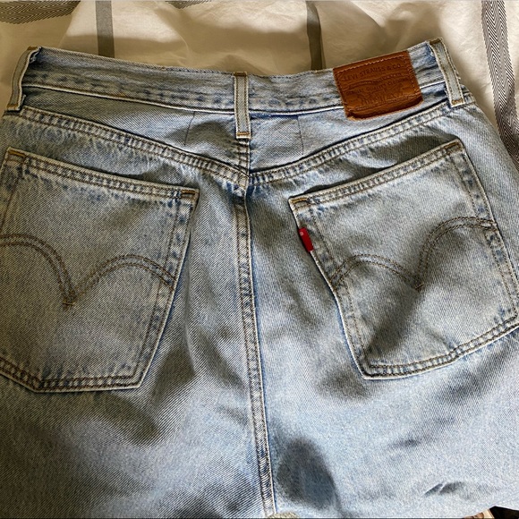 SOLD Levi’s Wedgie Light Wash - Picture 5 of 5